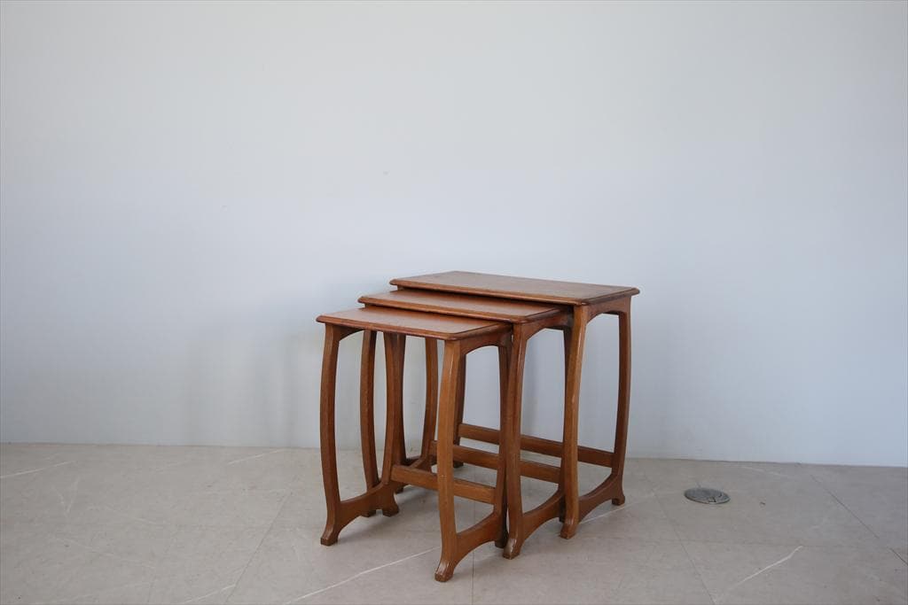 英国アンティーク木製ネストテーブル3台/収納式机/飾り棚/花台(89-199)