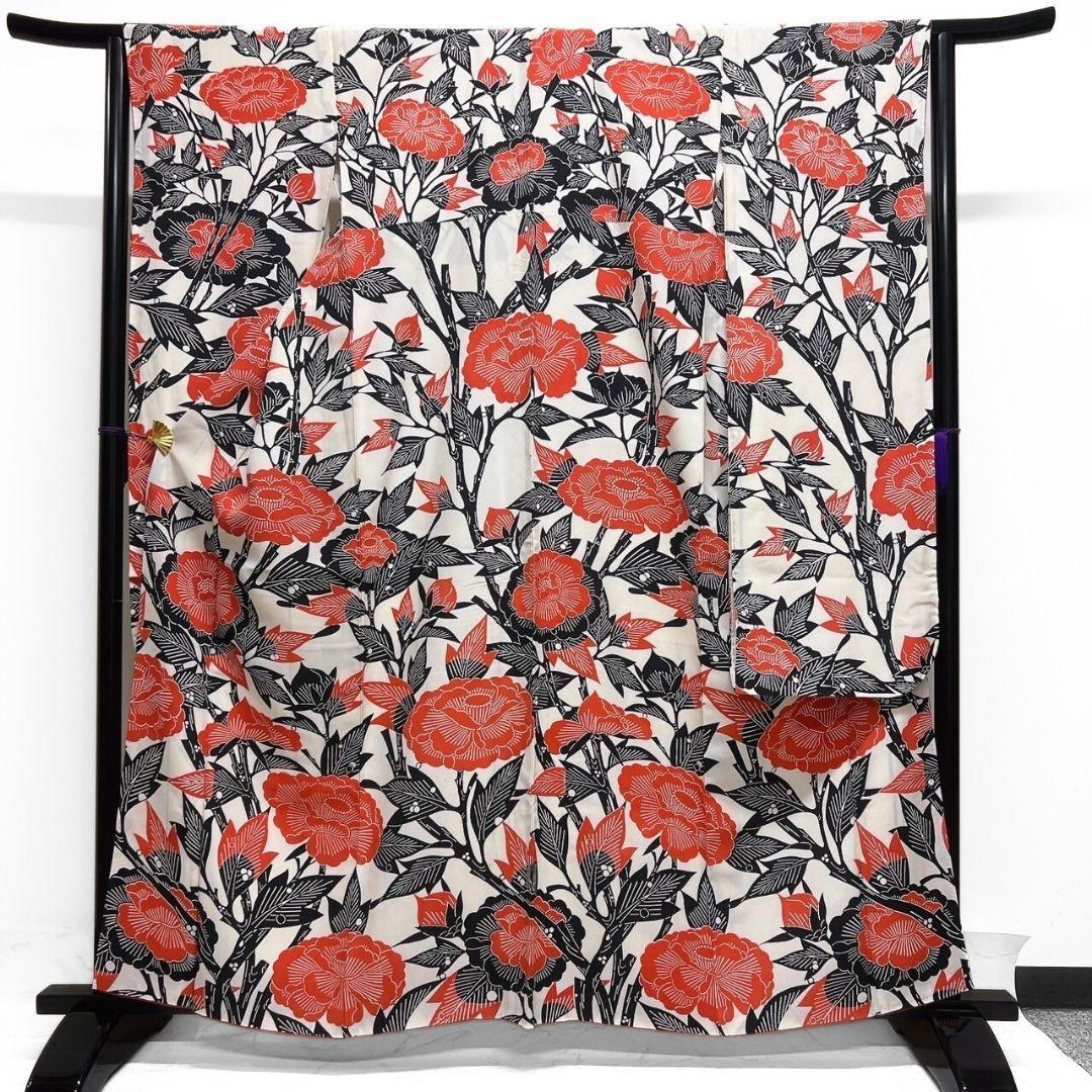 型染　白地　椿　振袖　着物　013a p