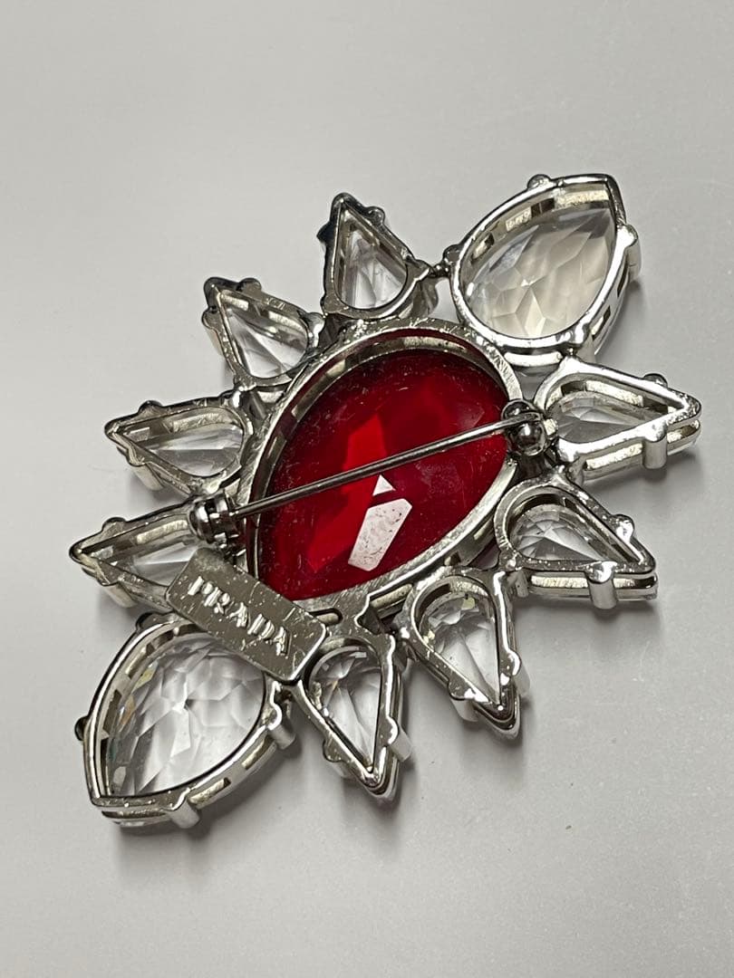 PRADAプラダ　ブローチ　❤︎