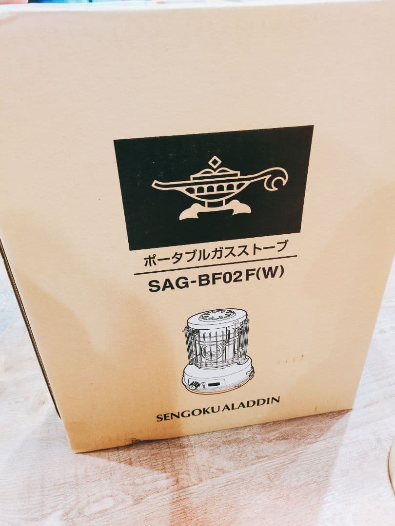 【ほぼ新品】アラジン　 ガスストーブ　ホワイト　カセットガス　カセットボンベ