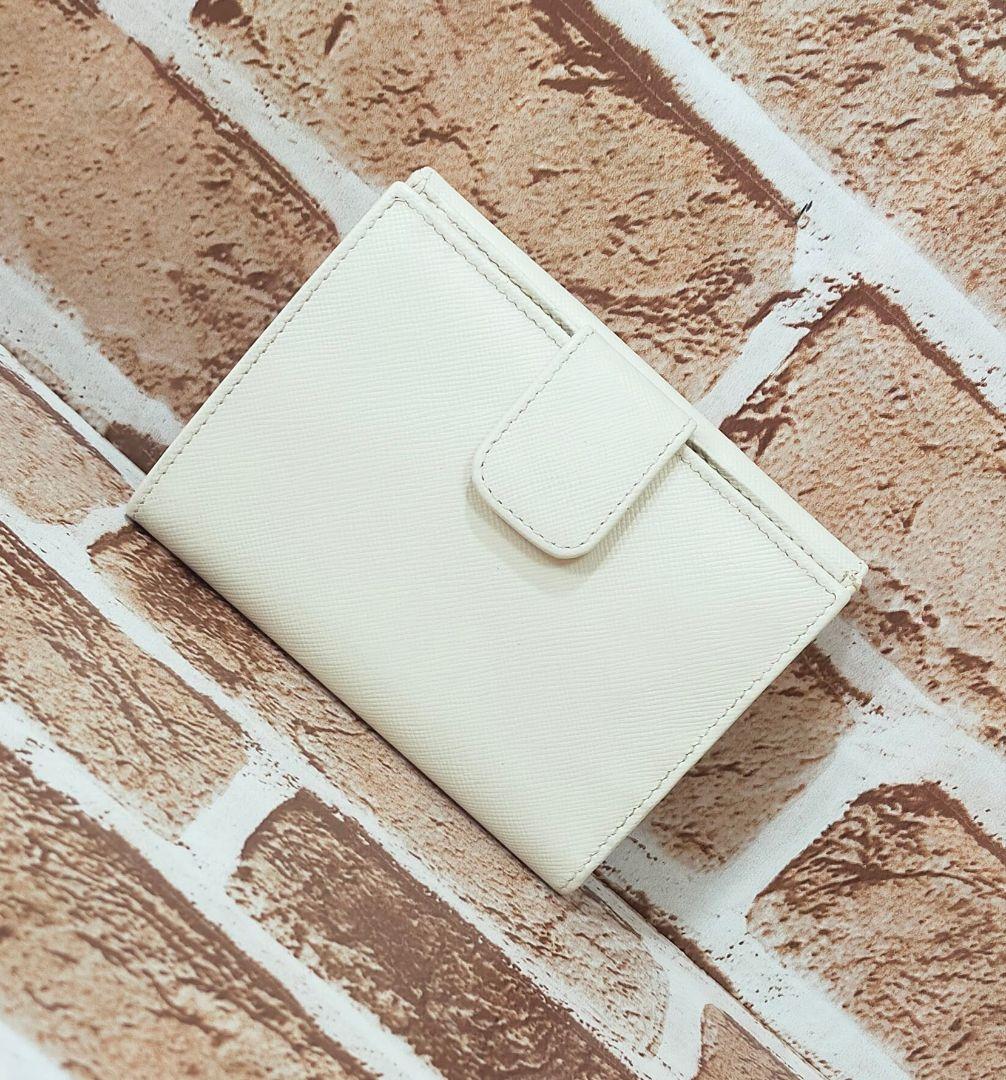 PRADA ホワイトレザー二つ折り財布