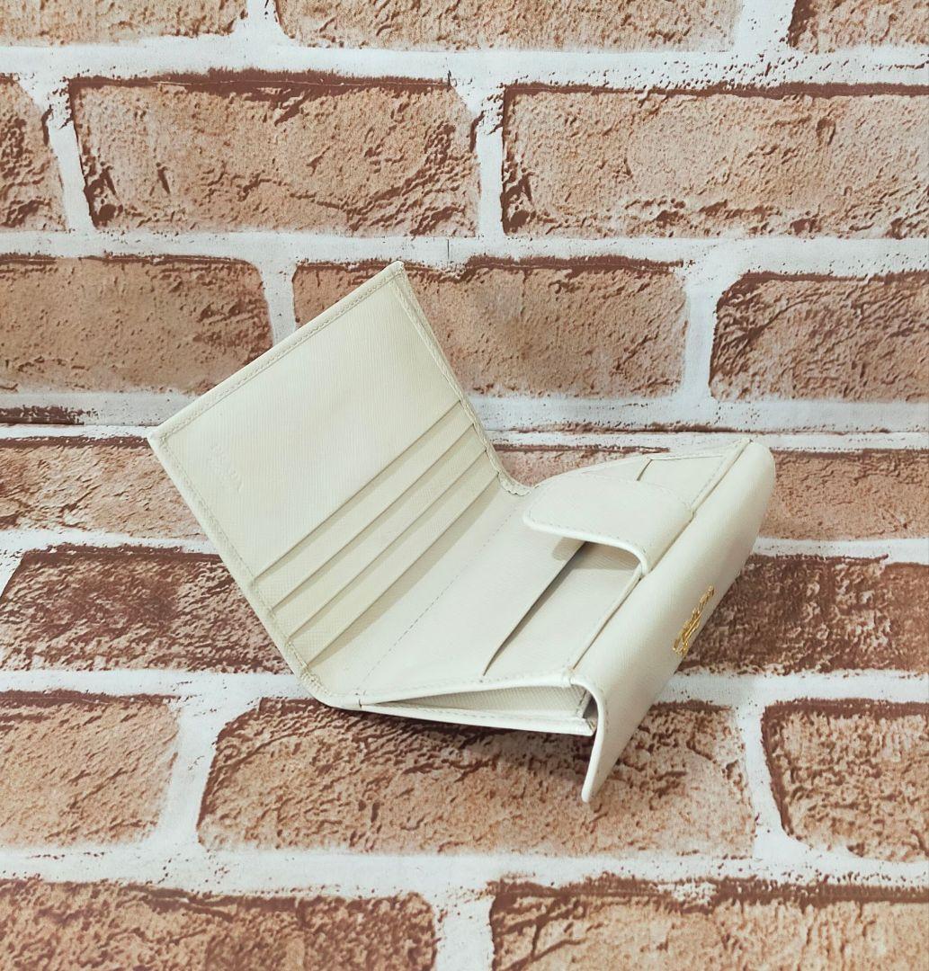 PRADA ホワイトレザー二つ折り財布