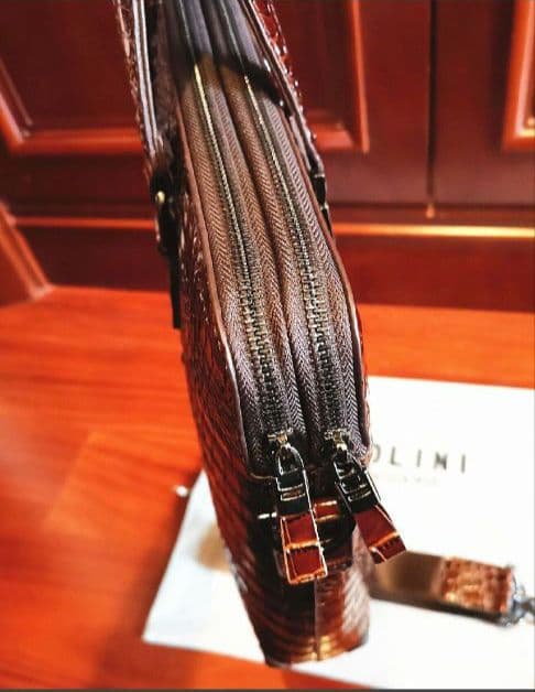 新品未使用/高級感■BOLINI■レザークロコダイル型押し/ビジネスバック