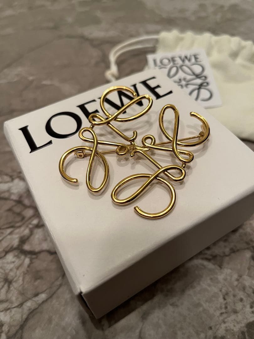 【正規タグ付】LOEWE ゴールド ブローチ