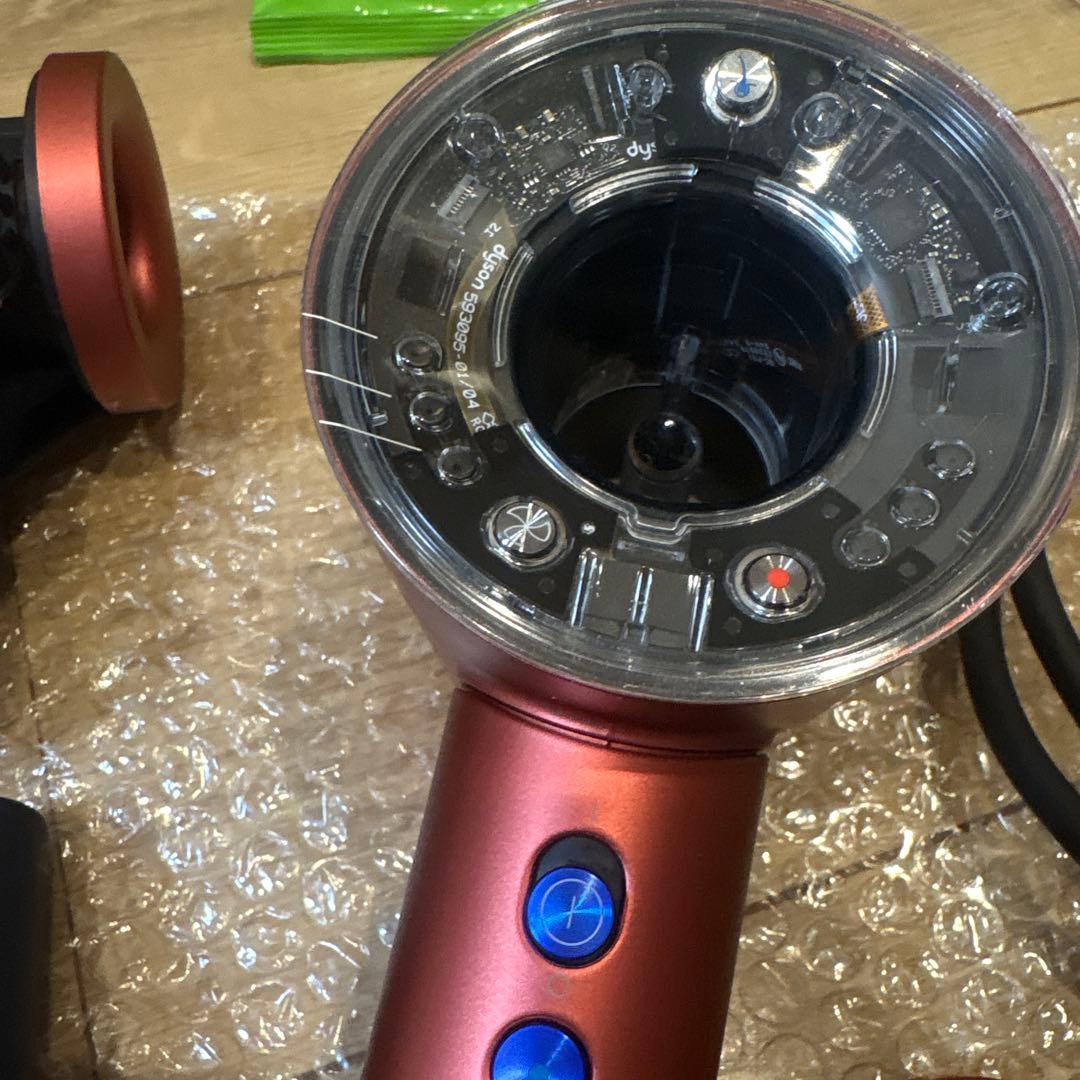 ダイソンドライヤー　RED