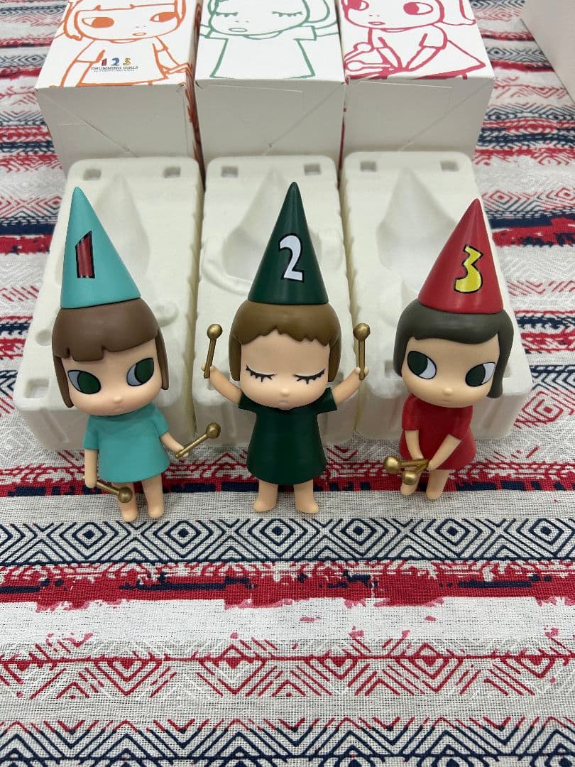 奈良美智 ★ ドラミング・ガール 123 Drumming Girls★