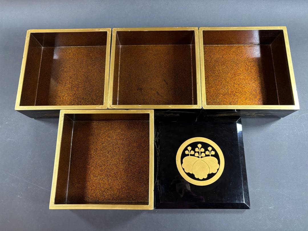 セール　重箱　四段　輪島塗　梨地　家紋　松竹梅