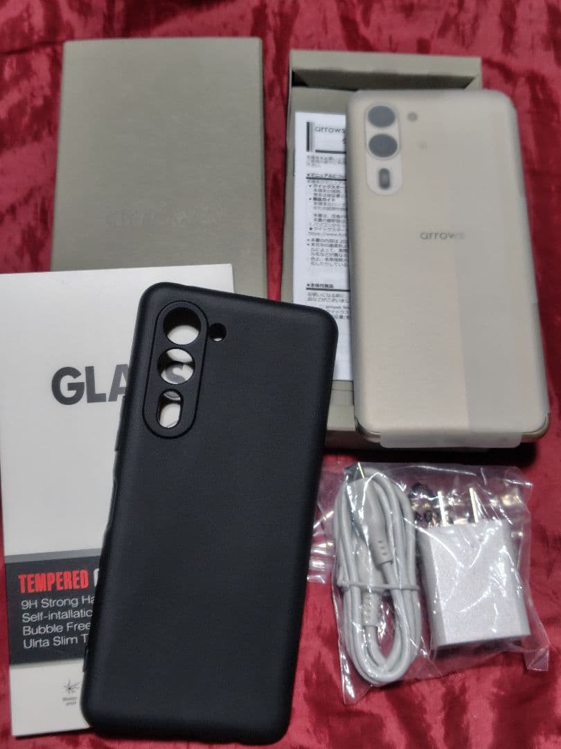 【ほぼ新品】FCNT　arrows We2 Plus　M06　シャンパンシルバー