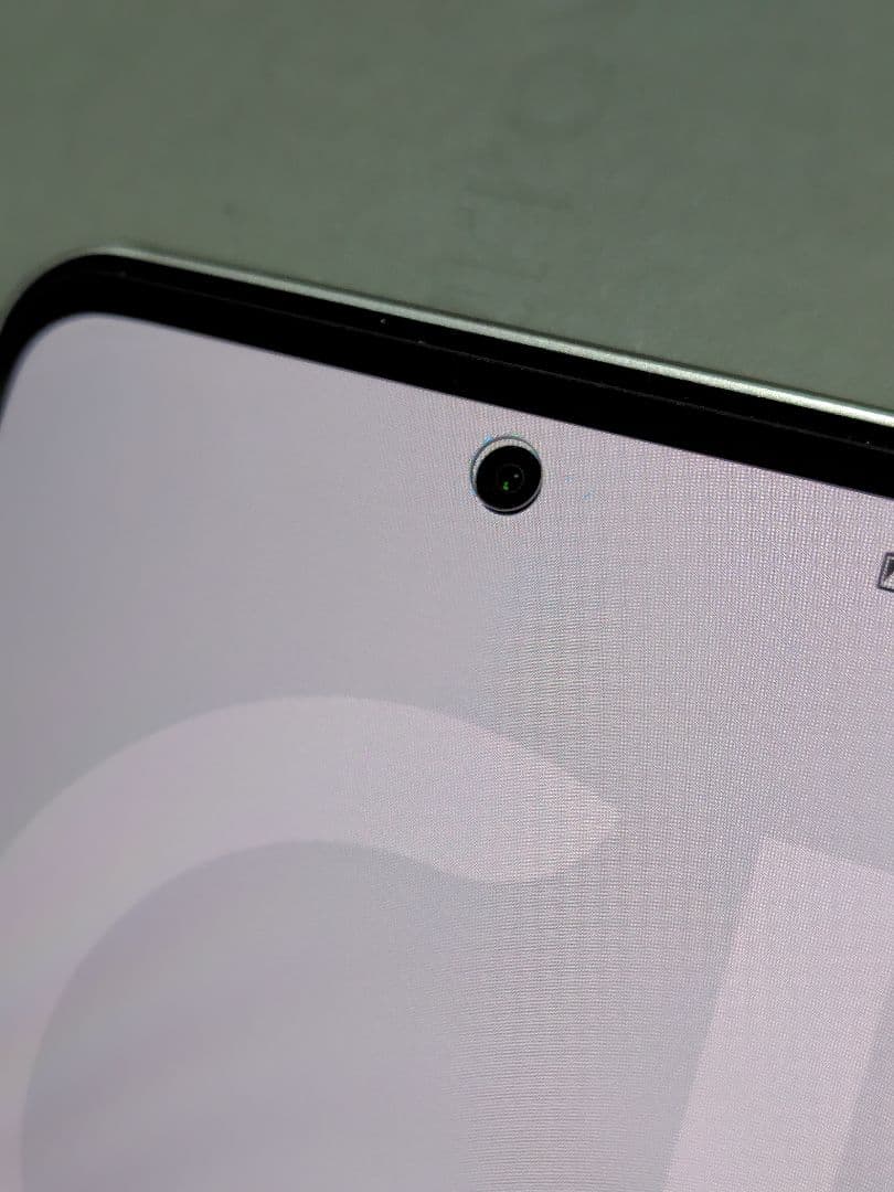 【ほぼ新品】FCNT　arrows We2 Plus　M06　シャンパンシルバー