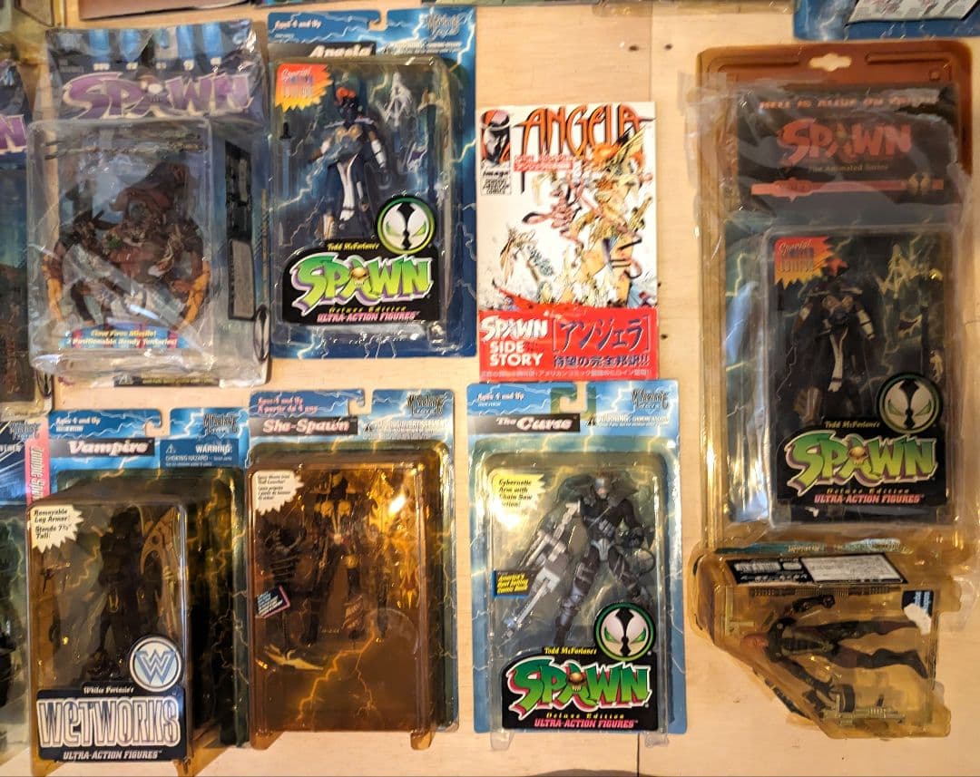 ■SPAWNフィギュア20体＋他アメコミフィギュア6体＋SPAWN本4冊セット■