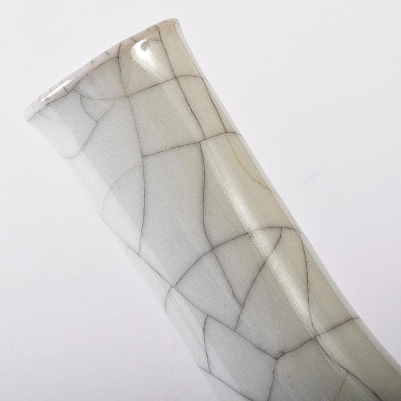 中国　大清乾隆年製款　哥窯　白磁　金糸鉄線　氷裂文　三足瓶　M　7993E