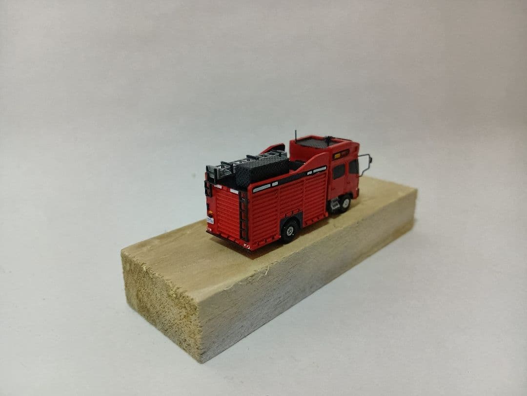 デ*イ様 1/150　水槽付きポンプ車