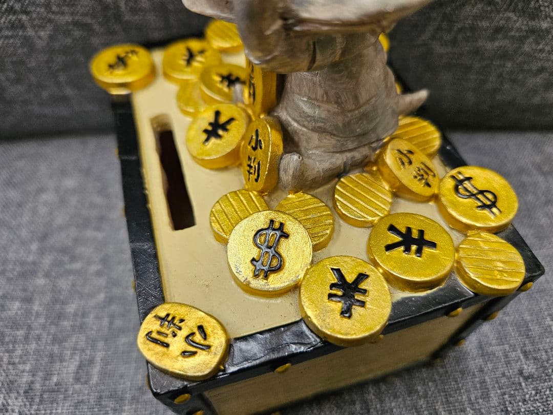 カネゴン　貯金箱　賽銭箱　ウルトラマン　レトロ