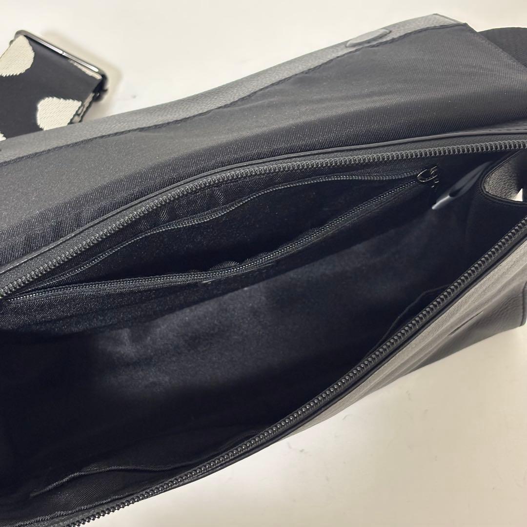 極美品 イアパピヨネ　ワイドテープショルダーバッグ　ボディバッグ　ダルメシアン