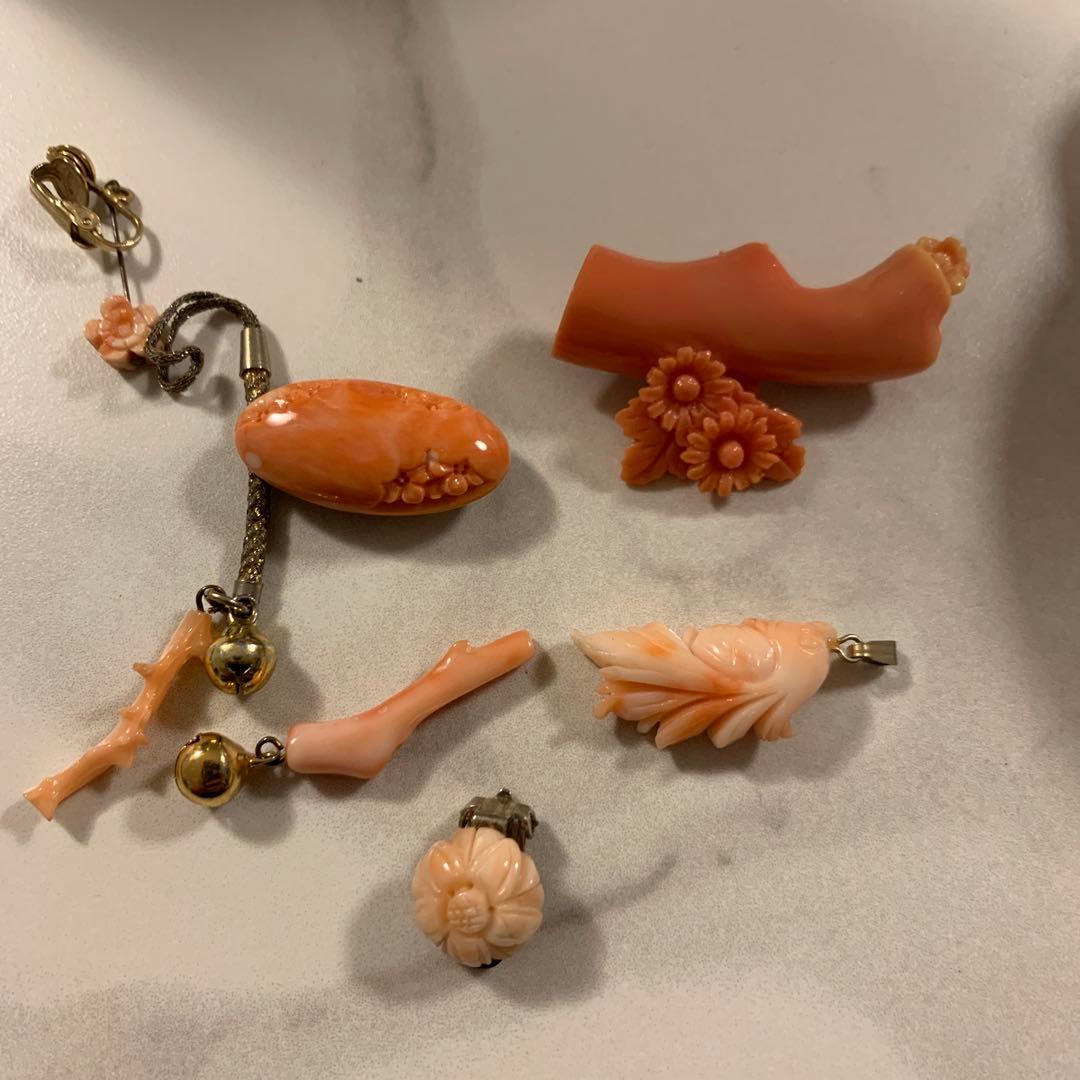 珊瑚　彫刻ブローチ5点セット