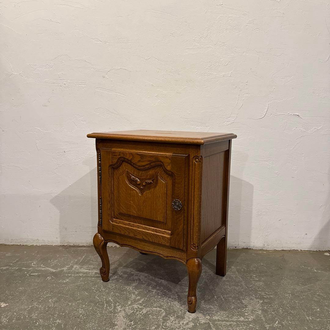 ヴィンテージ　木製サイドテーブル　ベッドサイドテーブル　猫脚