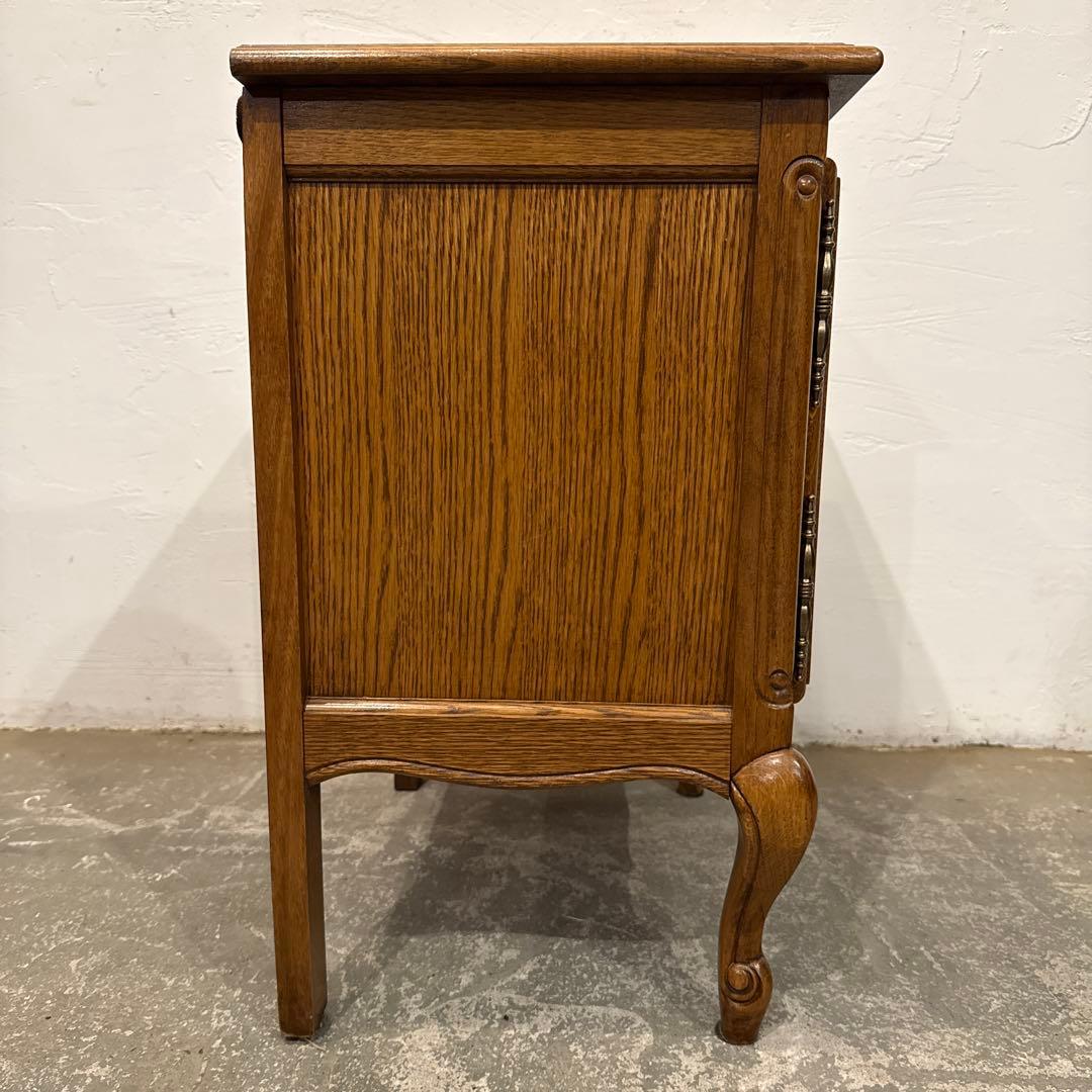 ヴィンテージ　木製サイドテーブル　ベッドサイドテーブル　猫脚