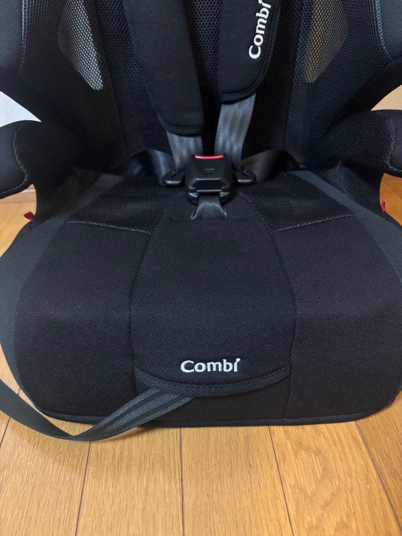 【美品】Combi チャイルドシート ブラック ジョイトリップ　エアスルー　GG