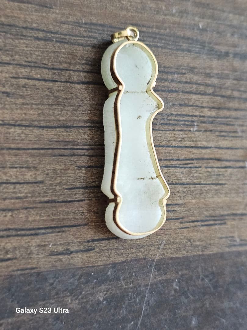 K１８糸魚川翡翠　観音菩薩様彫刻ペンダント