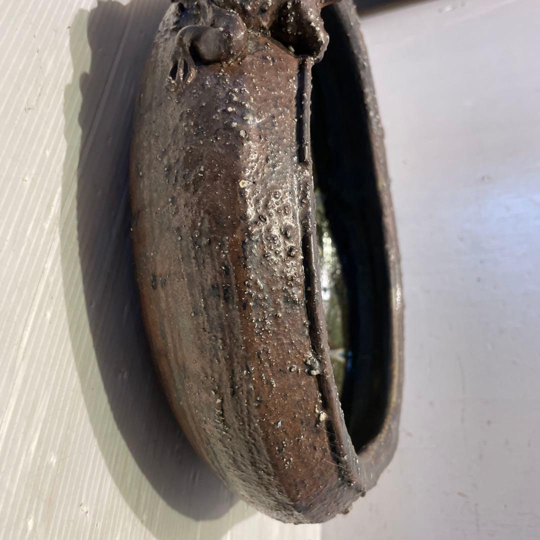 カエル付き信楽焼花器　骨董品　時代物　希少品　ヴィンテージ品　一品物　早い者勝ち