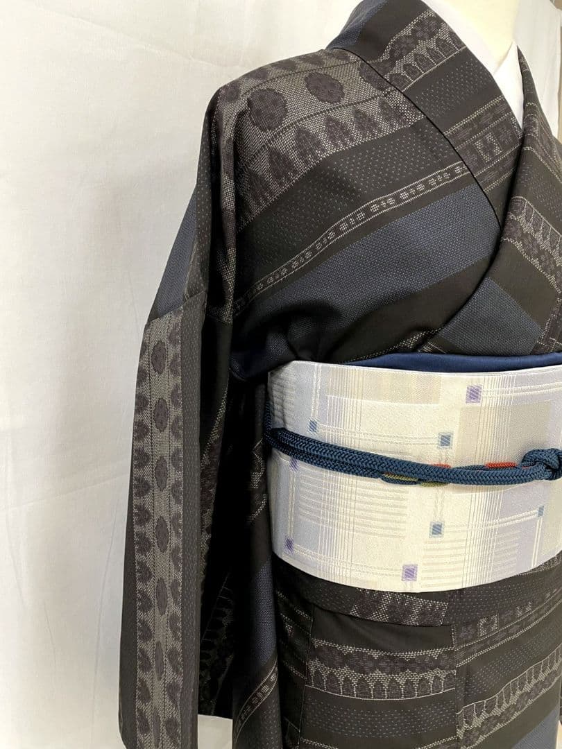 お見分け済美品　　藍泥　本場奄美大島紬　名古屋帯