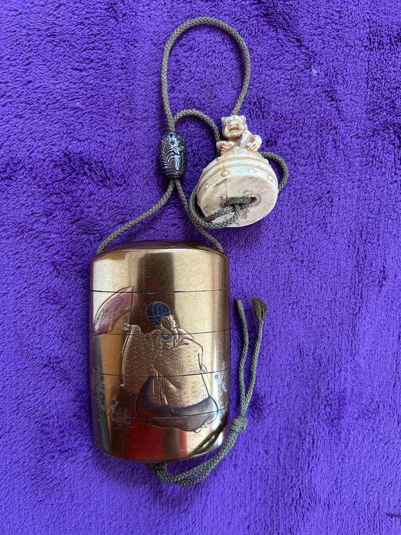 金色 漆器 印籠 根付 薬入れ 小物入れ オブジェ