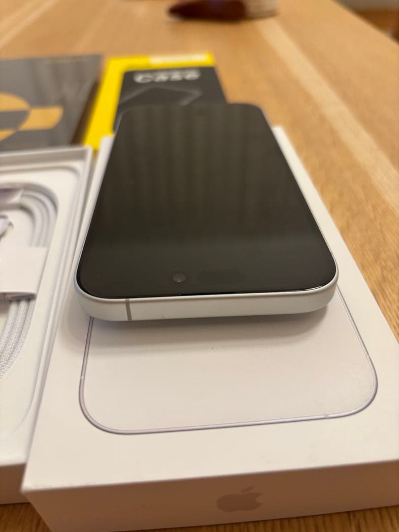 Apple iPhone 16 ホワイト 128gb ケース、強化フィルム付き