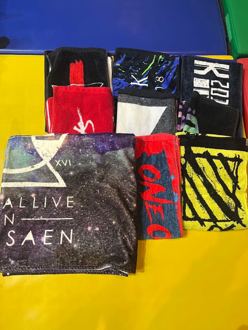 ウ*ル様 300円スタート売切り　ワンオク　ONE OK ROCK グッズ　まと