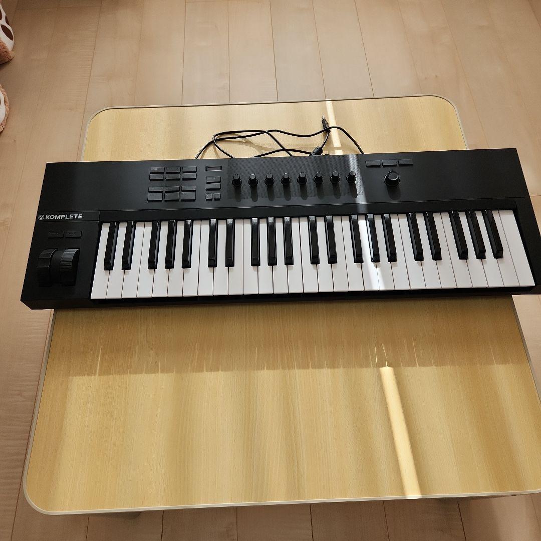 KOMPLETE KONTROL A49 MIDIキーボード