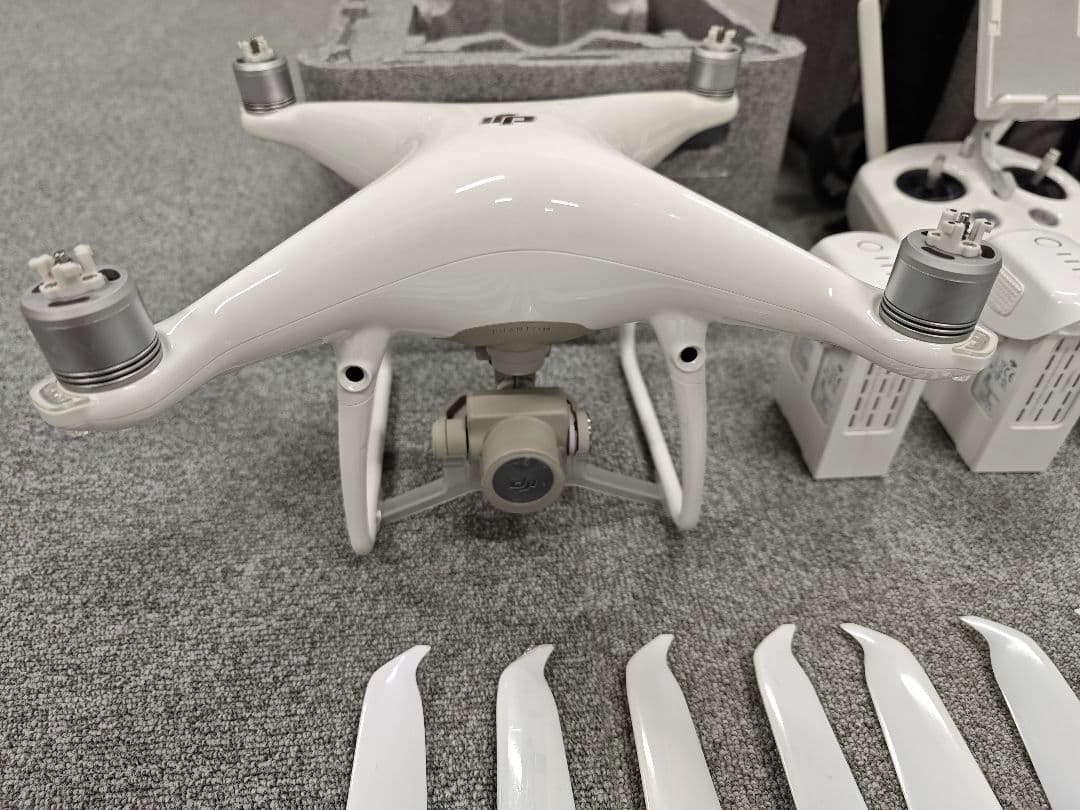 美品! DJI Phantom 4 PRO V2.0、バッテリー3個付