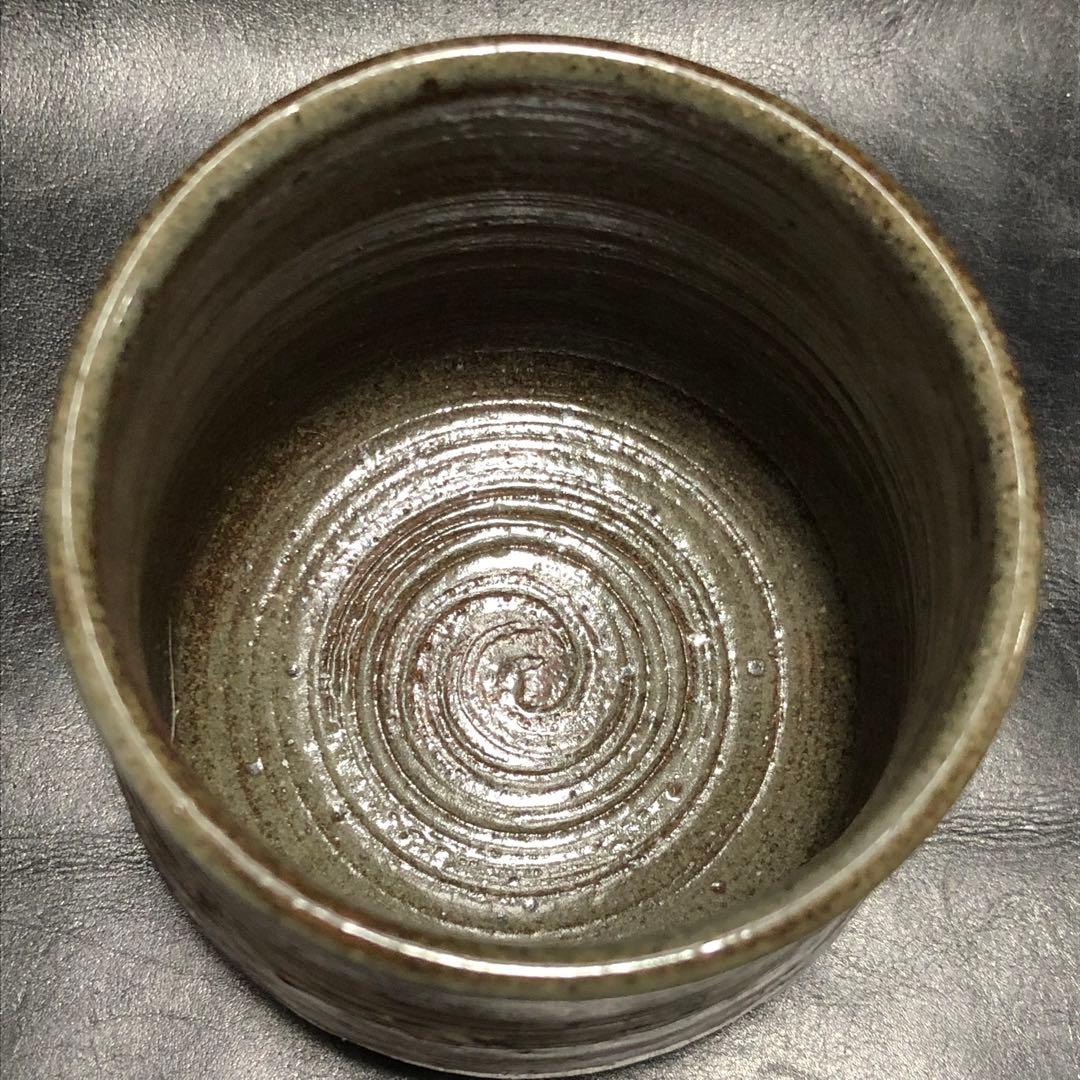 遺品整理◆蔵から横縞の紋様が美しい雰囲気の良い湯呑み茶碗が出て来た。茶道具、骨董