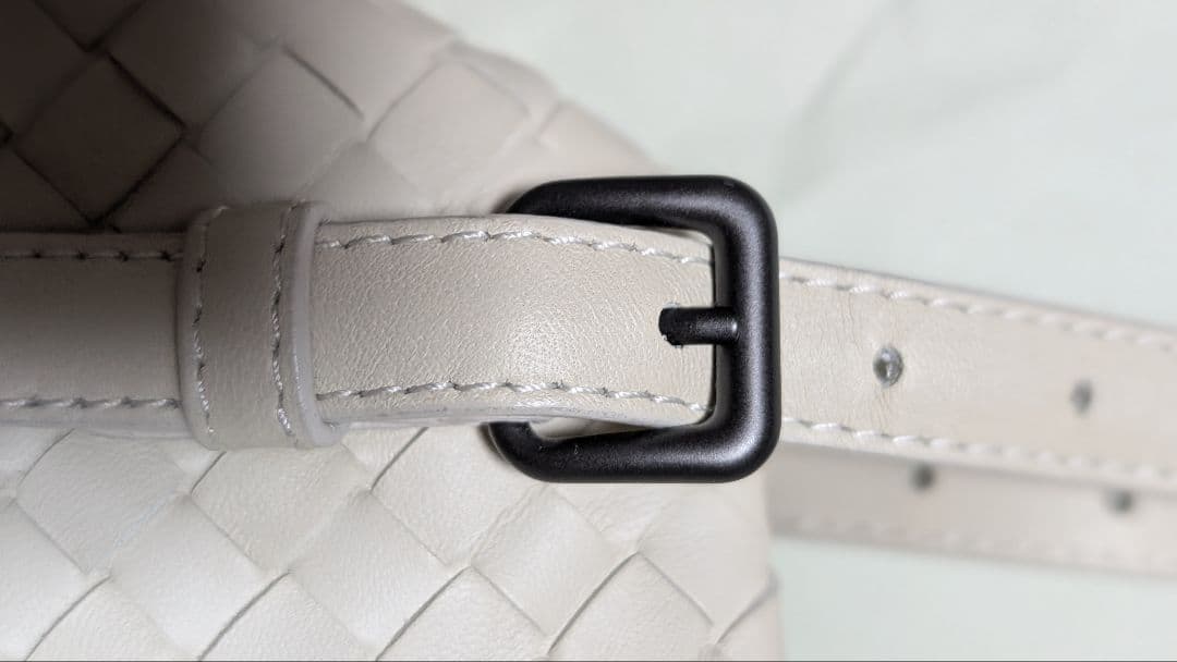 Bottega Veneta ホワイト イントレチャート ハンドバッグ 正規品