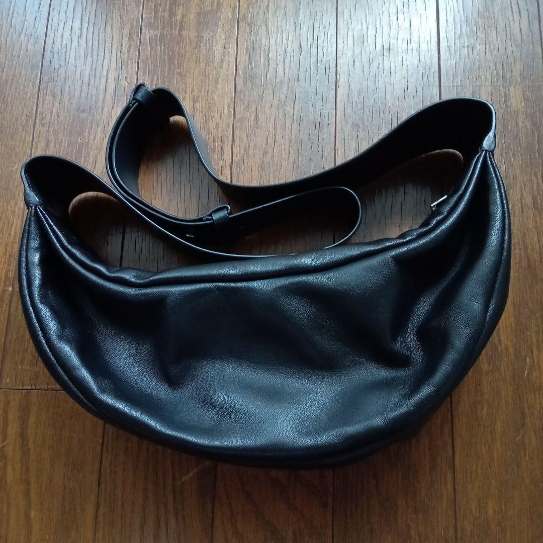 cos レザープリーツベルトバッグ