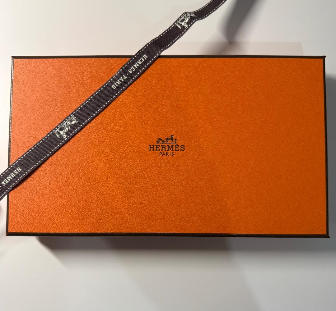 新品・未使用・希少【HERMES エルメス高級シルク製アイマスク＆専用ポーチ】