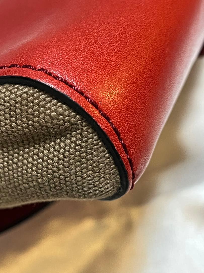 【BURBERRY】バーバリー　クロスボディバッグ赤