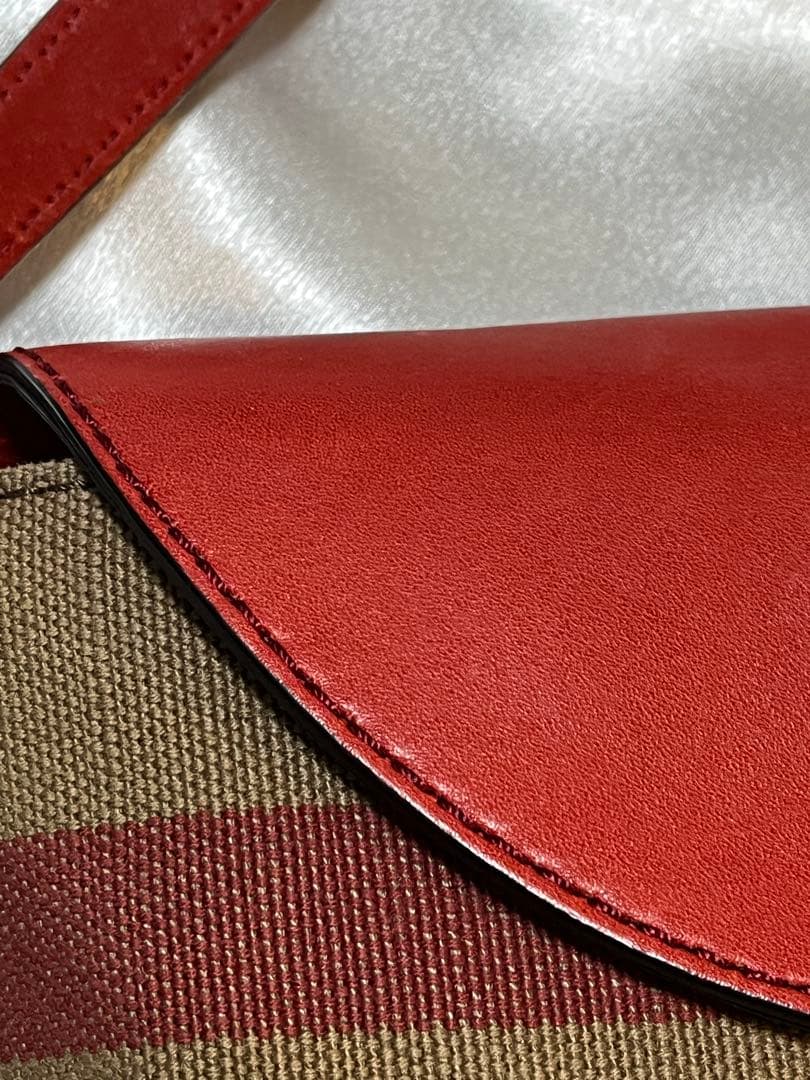 【BURBERRY】バーバリー　クロスボディバッグ赤