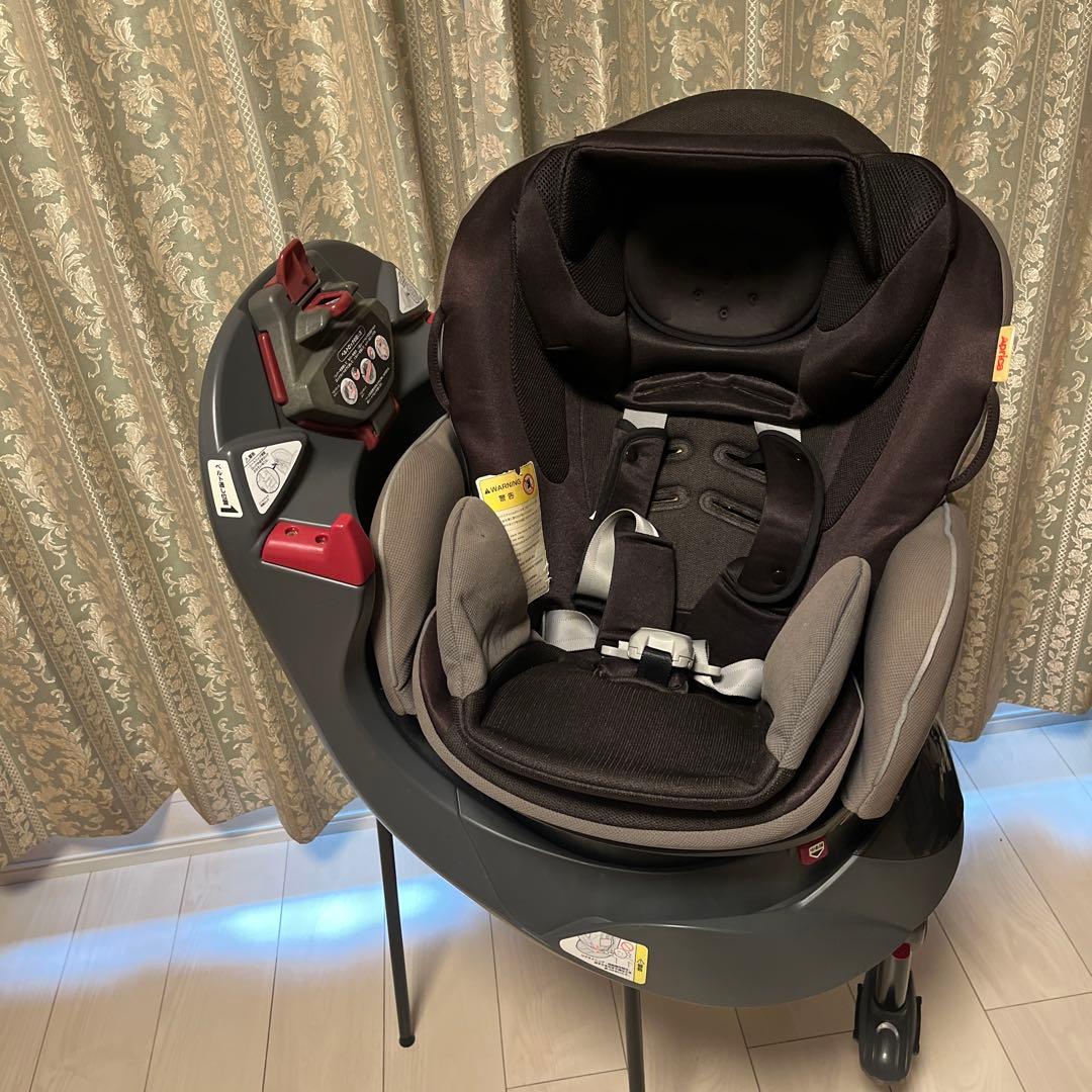 Aprica アップリカ　フラディア　回転式チャイルドシート　ブラック