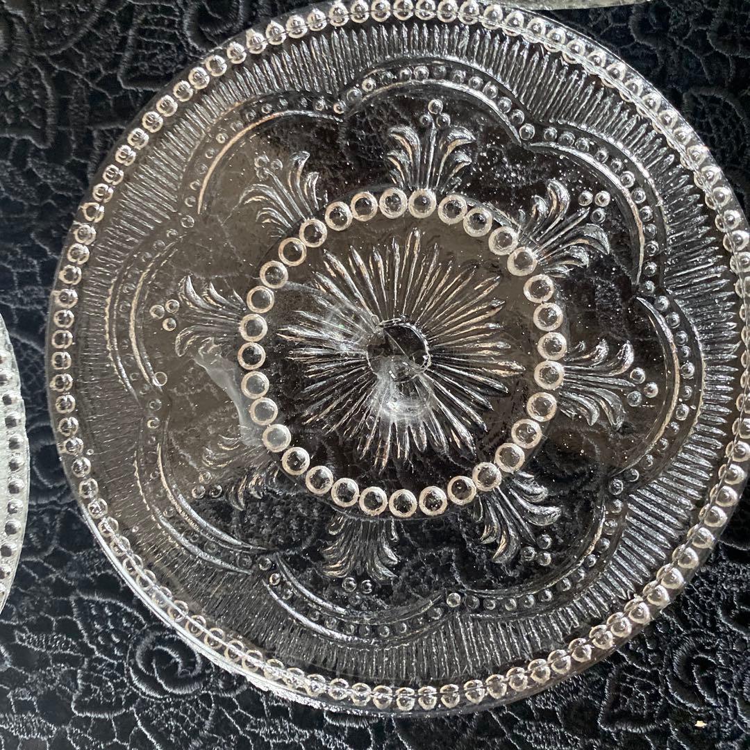 アンティークのプレスガラス製 明治〜昭和ガラスの小皿5枚セット　ウランガラス