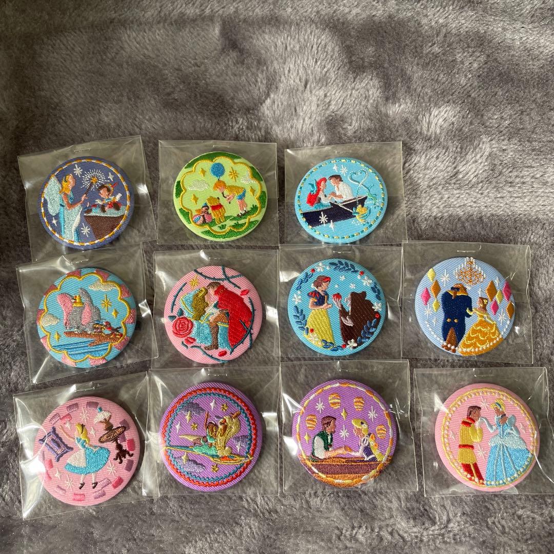 ディズニー　刺繍缶バッチ　１１個セット