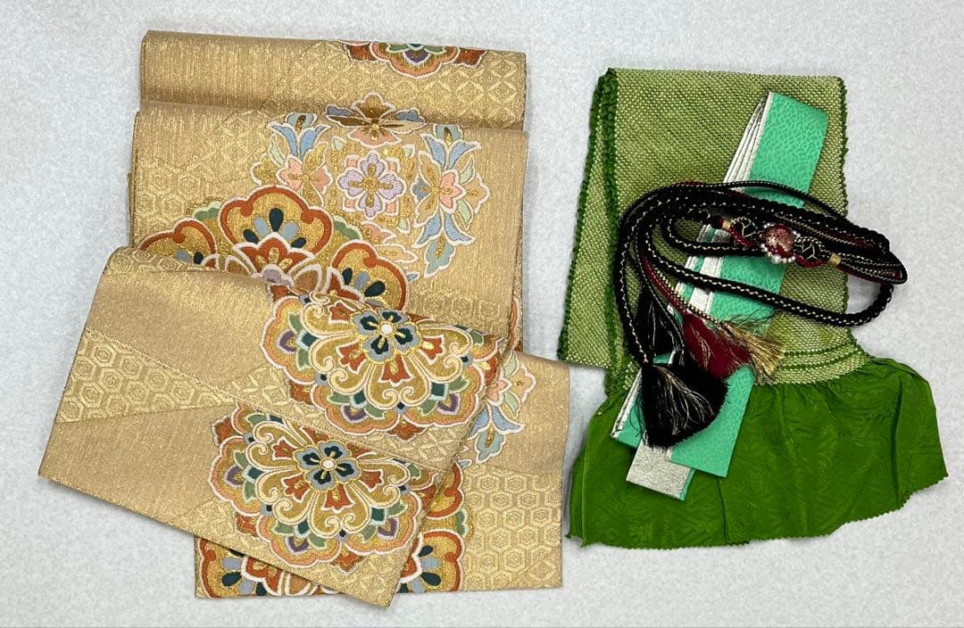 振り袖　フルセット　別誂長襦袢付金彩加工　刺繍入り　成人式　個性的　山吹色680