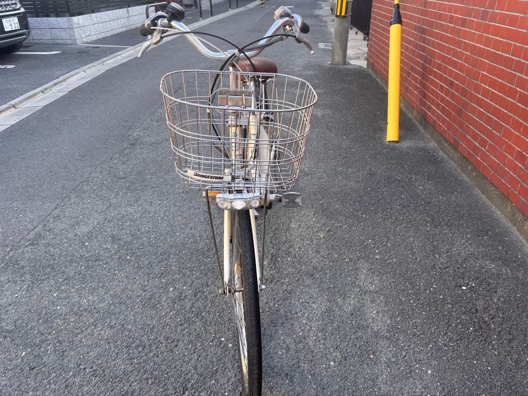 BRIDGESTONEアシスタ電動アシスト自転車 クリーム色 前カゴ付き