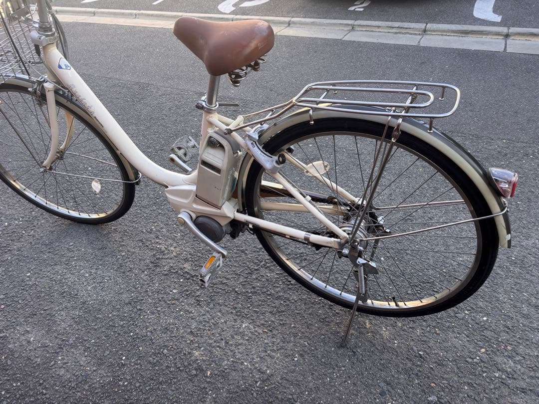 BRIDGESTONEアシスタ電動アシスト自転車 クリーム色 前カゴ付き
