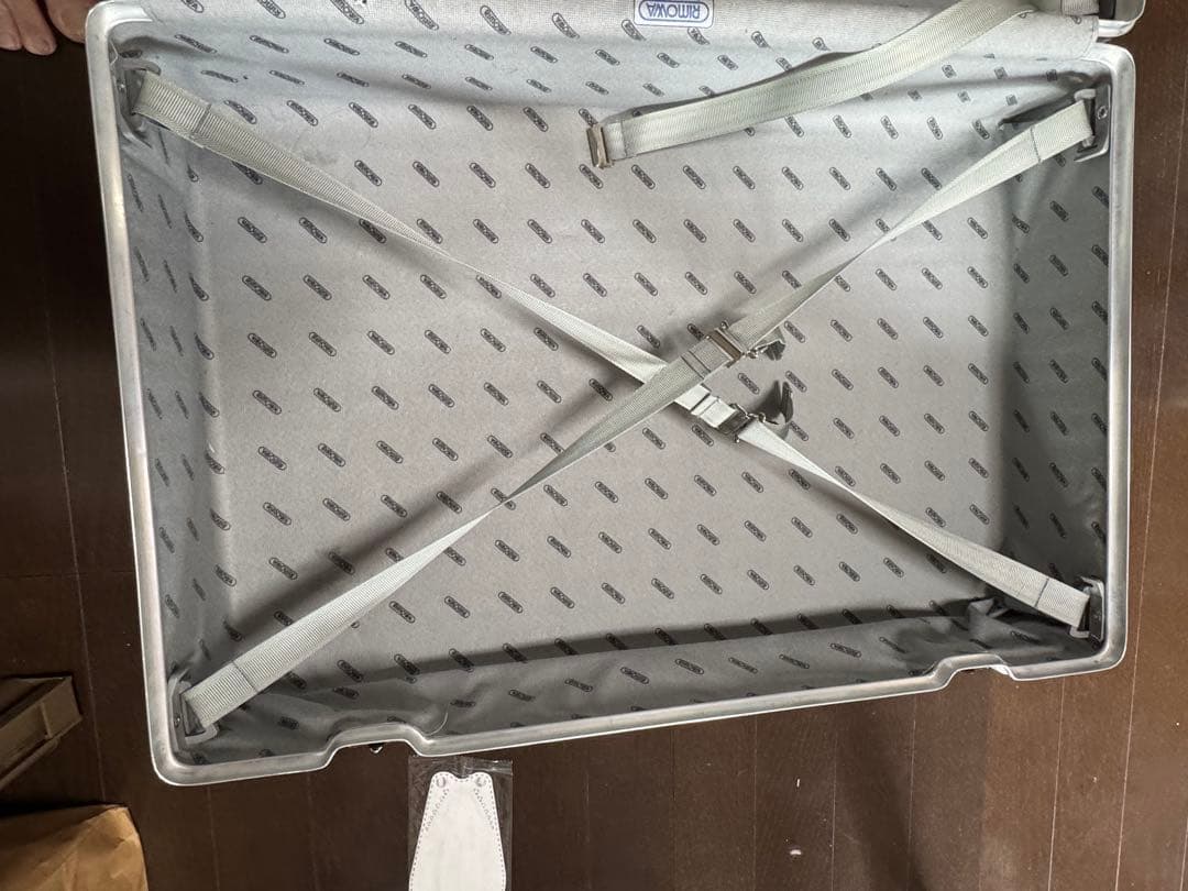 シルバー キャリーケース 伸縮式ハンドル