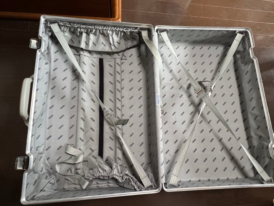 シルバー キャリーケース 伸縮式ハンドル