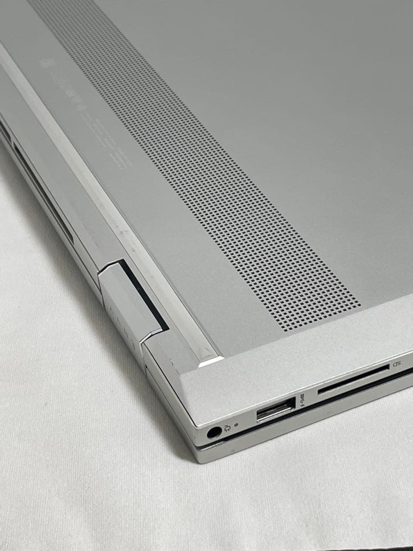 HP ENVY x360 Convertible 15-ed1xxx i5￼