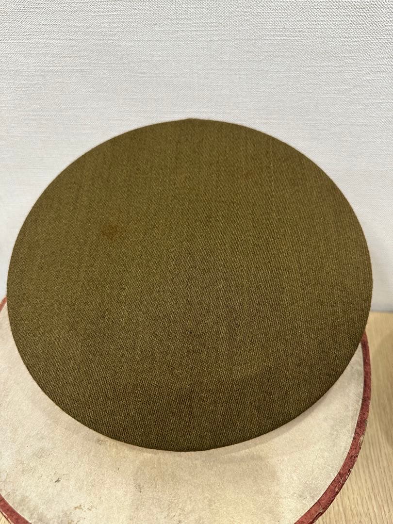 軍帽 赤と緑 星バッジ付き 帽子ケース付き