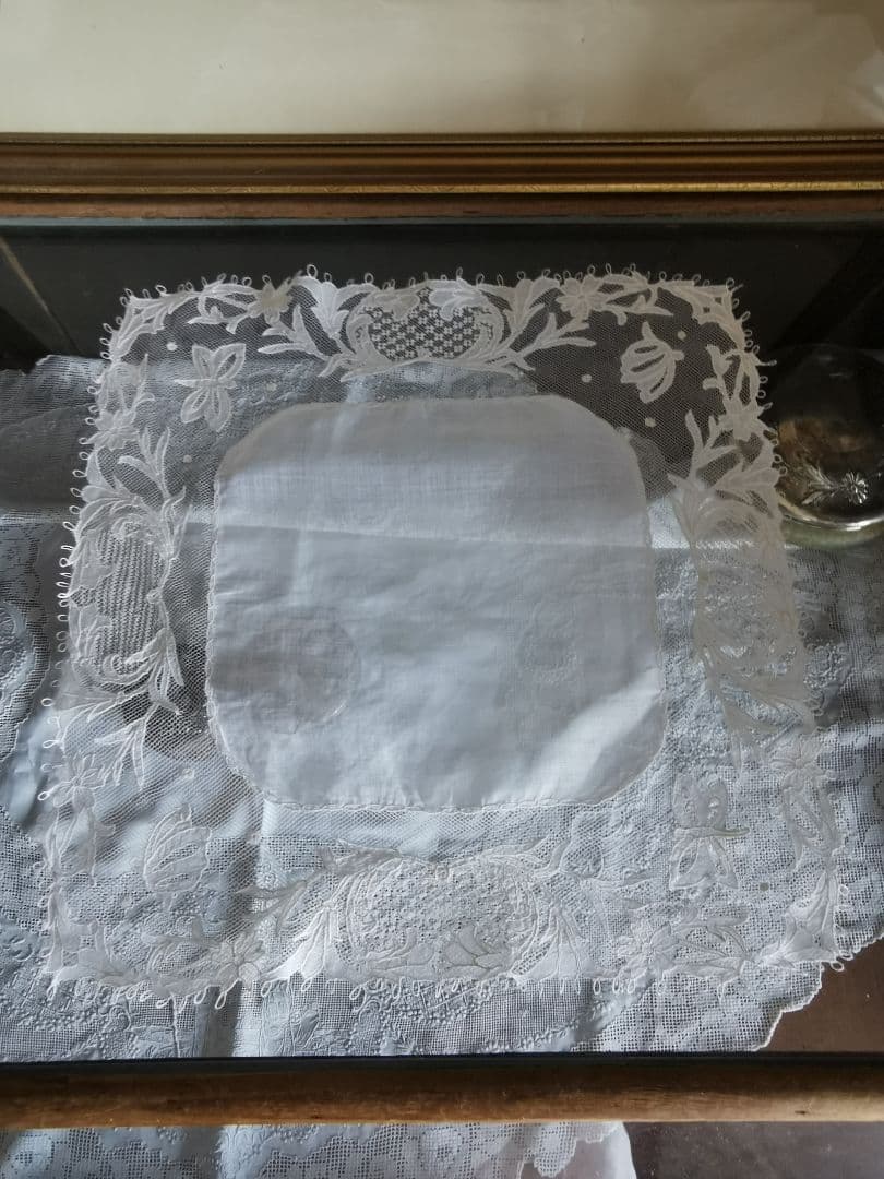 アンティーク キャリックマクロスレース バタフライと花 チュール ハンカチクロス