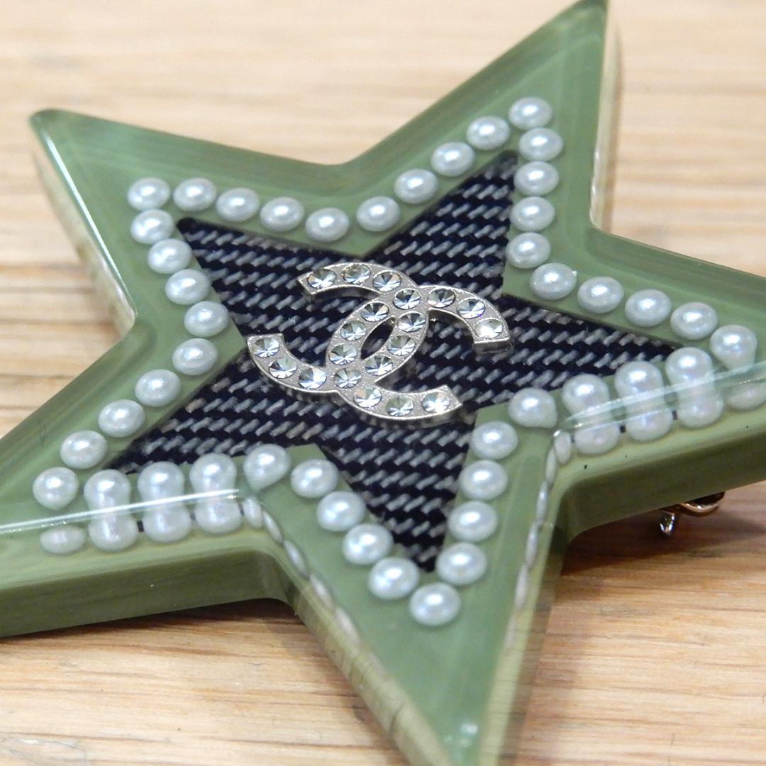 超美品 シャネル スター 星 ブローチ レジン ココマーク カーキ 17C