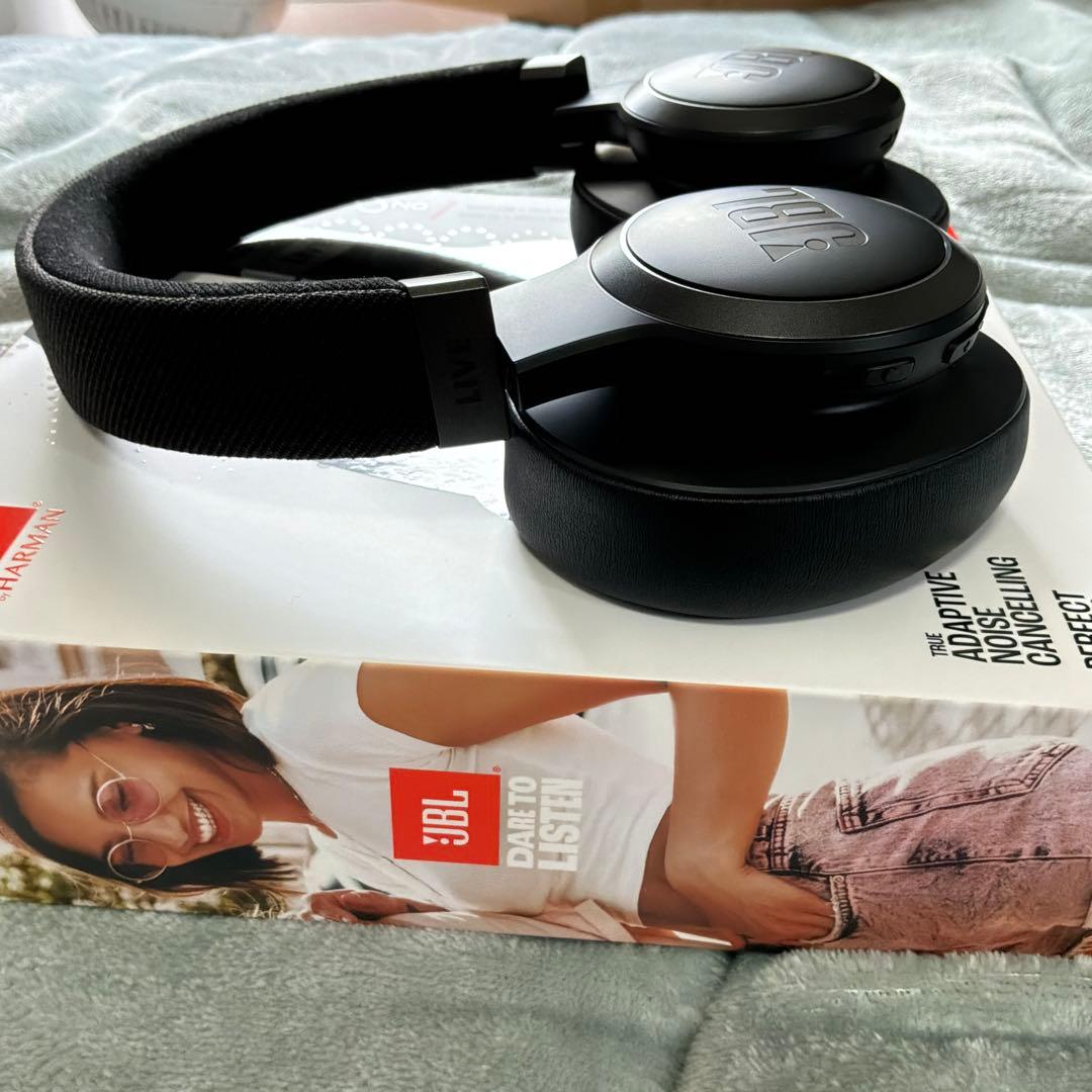 美品 JBL ワイヤレスヘッドホン ブラック LIVE770NC