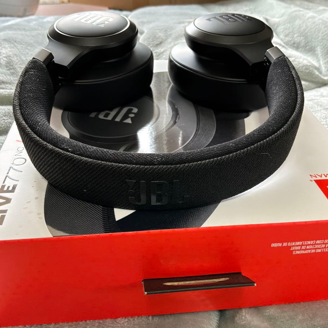 美品 JBL ワイヤレスヘッドホン ブラック LIVE770NC